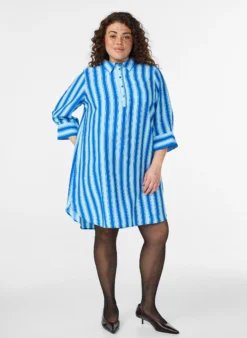 Kleid mit Kragen und Brusttasche