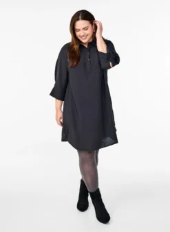 Kleid mit Kragen und Brusttasche