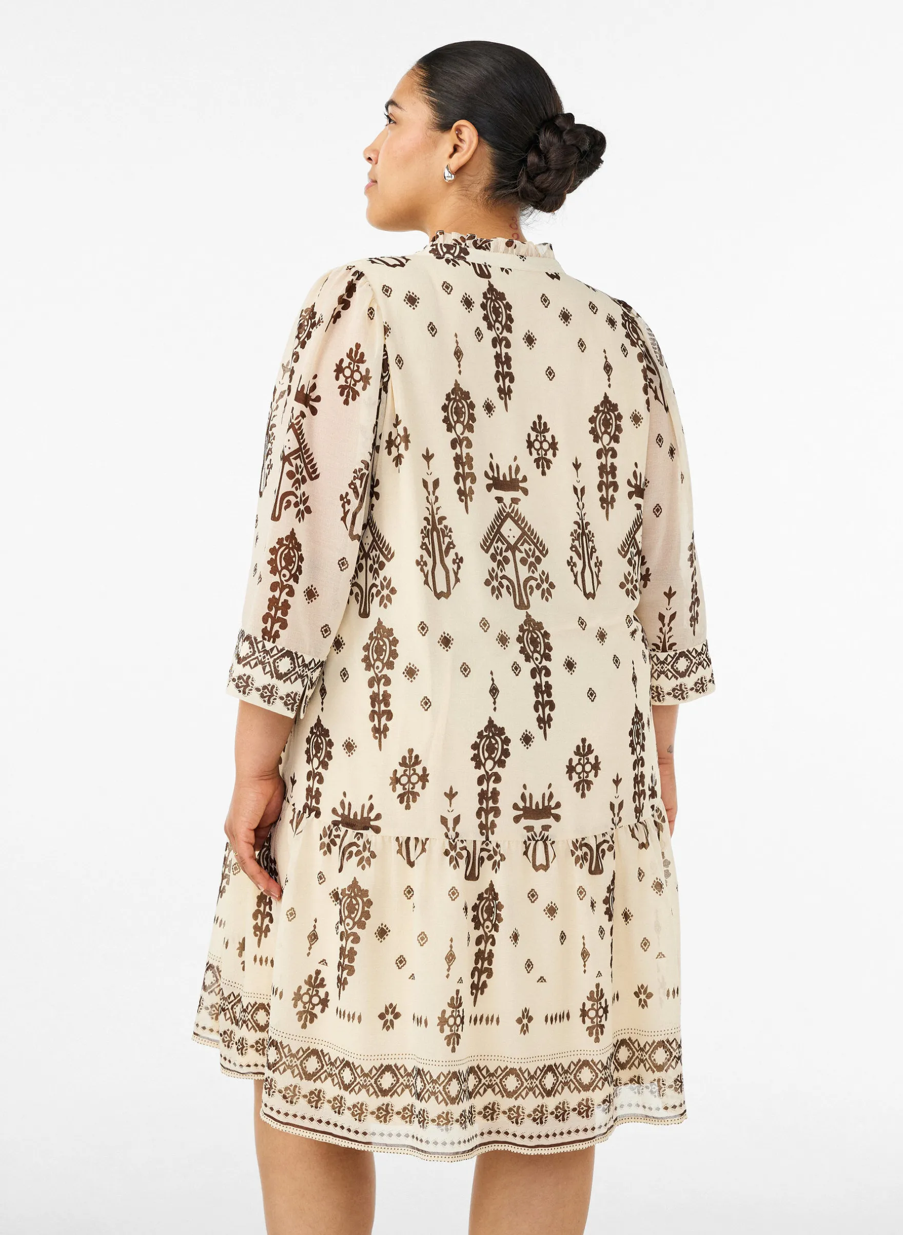 Kleid mit Ornament-Print und Rüschenkragen