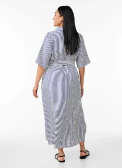 Knöchellanges Hemdblusenkleid mit Bindegürtel und Streifen