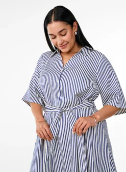 Knöchellanges Hemdblusenkleid mit Bindegürtel und Streifen