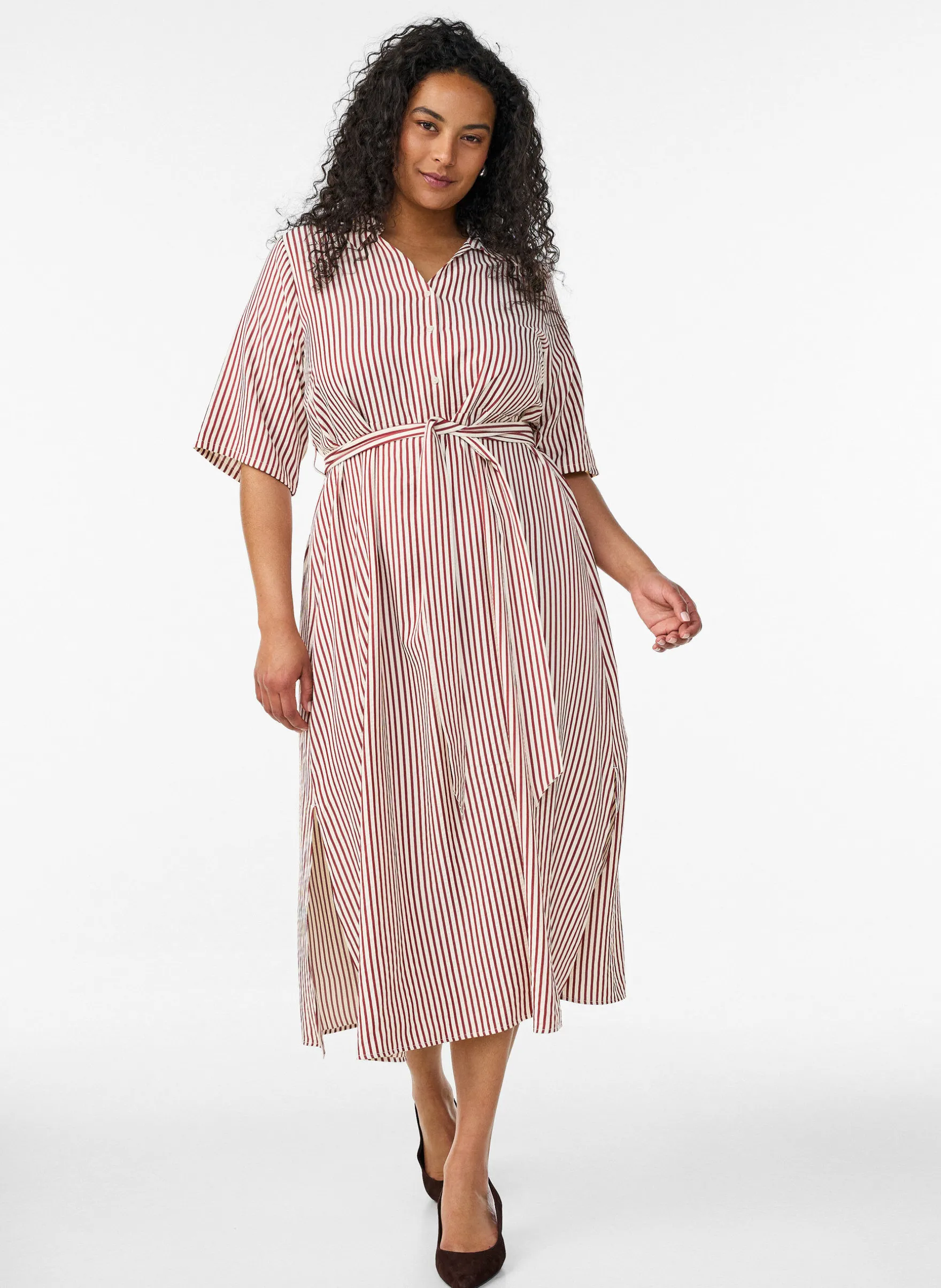 Knöchellanges Hemdblusenkleid mit Bindegürtel und Streifen