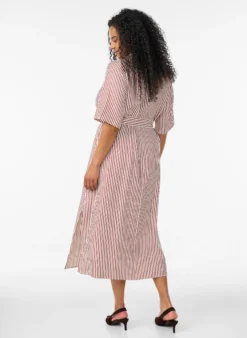 Knöchellanges Hemdblusenkleid mit Bindegürtel und Streifen