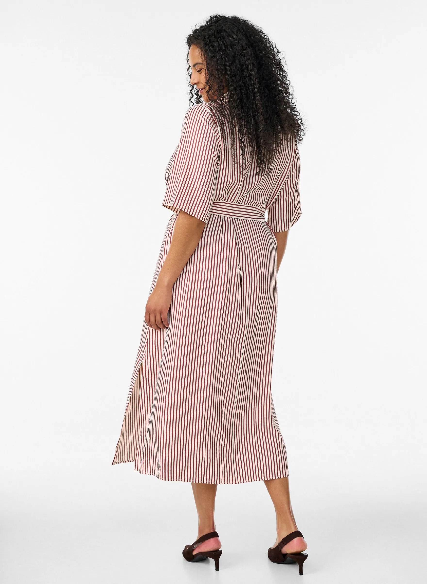Knöchellanges Hemdblusenkleid mit Bindegürtel und Streifen