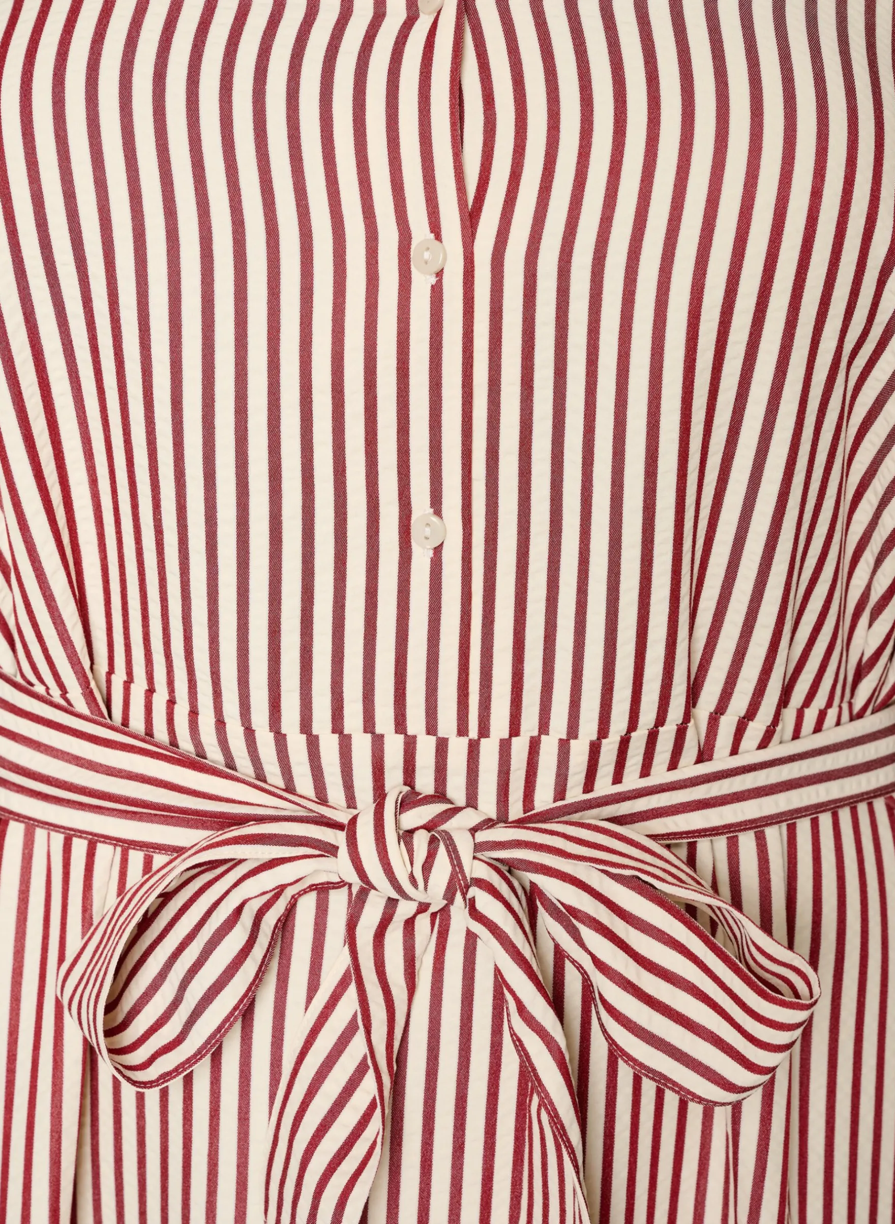 Knöchellanges Hemdblusenkleid mit Bindegürtel und Streifen