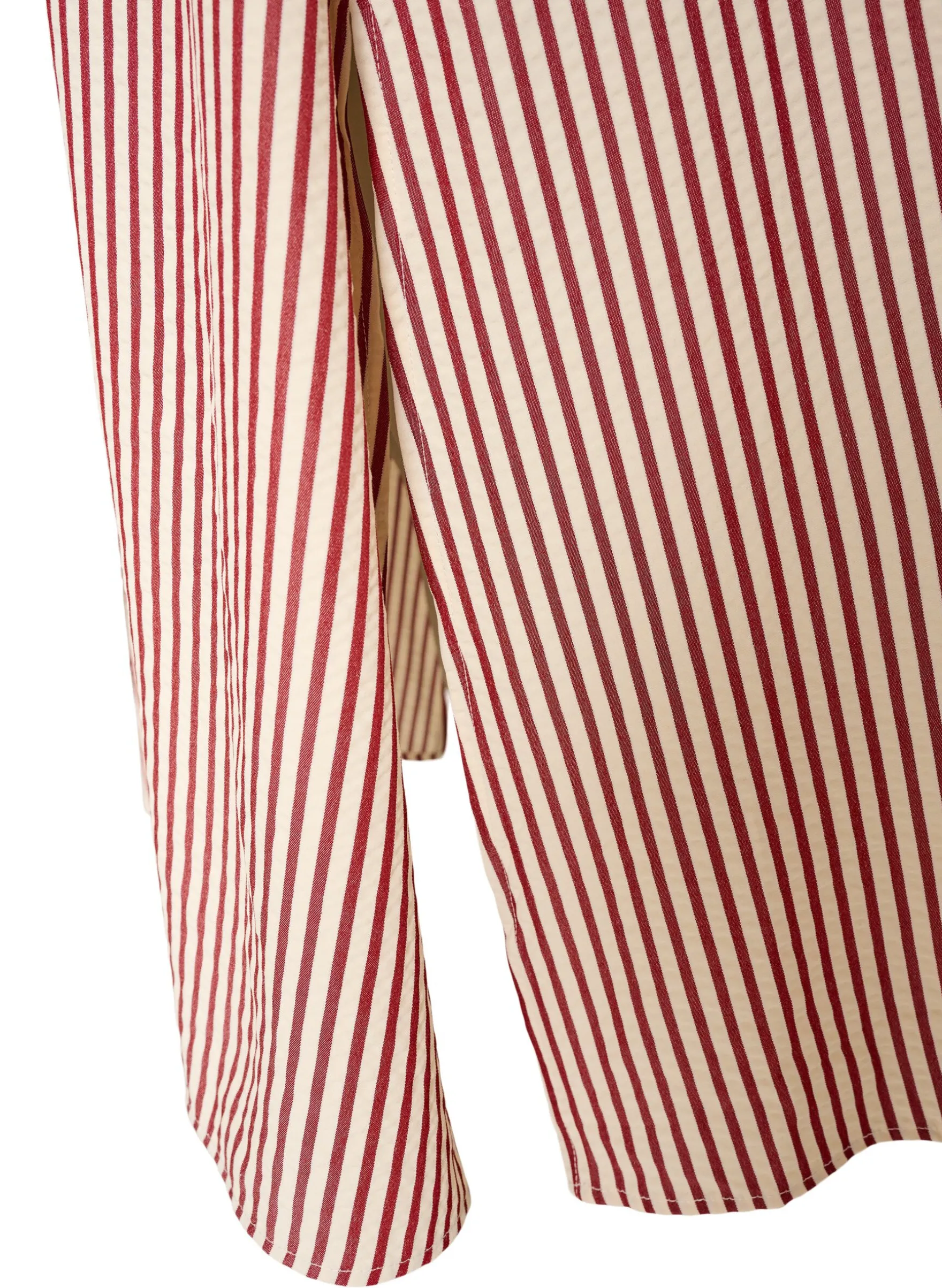 Knöchellanges Hemdblusenkleid mit Bindegürtel und Streifen
