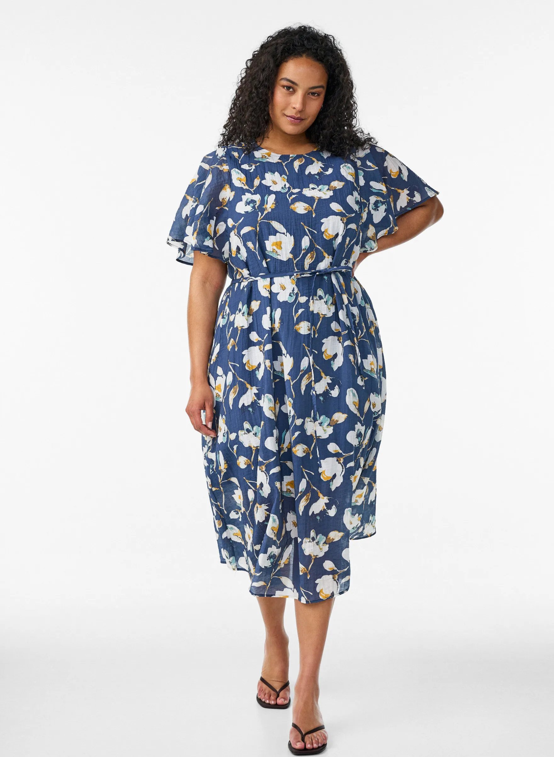 Knöchellanges Kleid mit Flügelärmeln und Bindegürtel