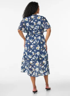 Knöchellanges Kleid mit Flügelärmeln und Bindegürtel