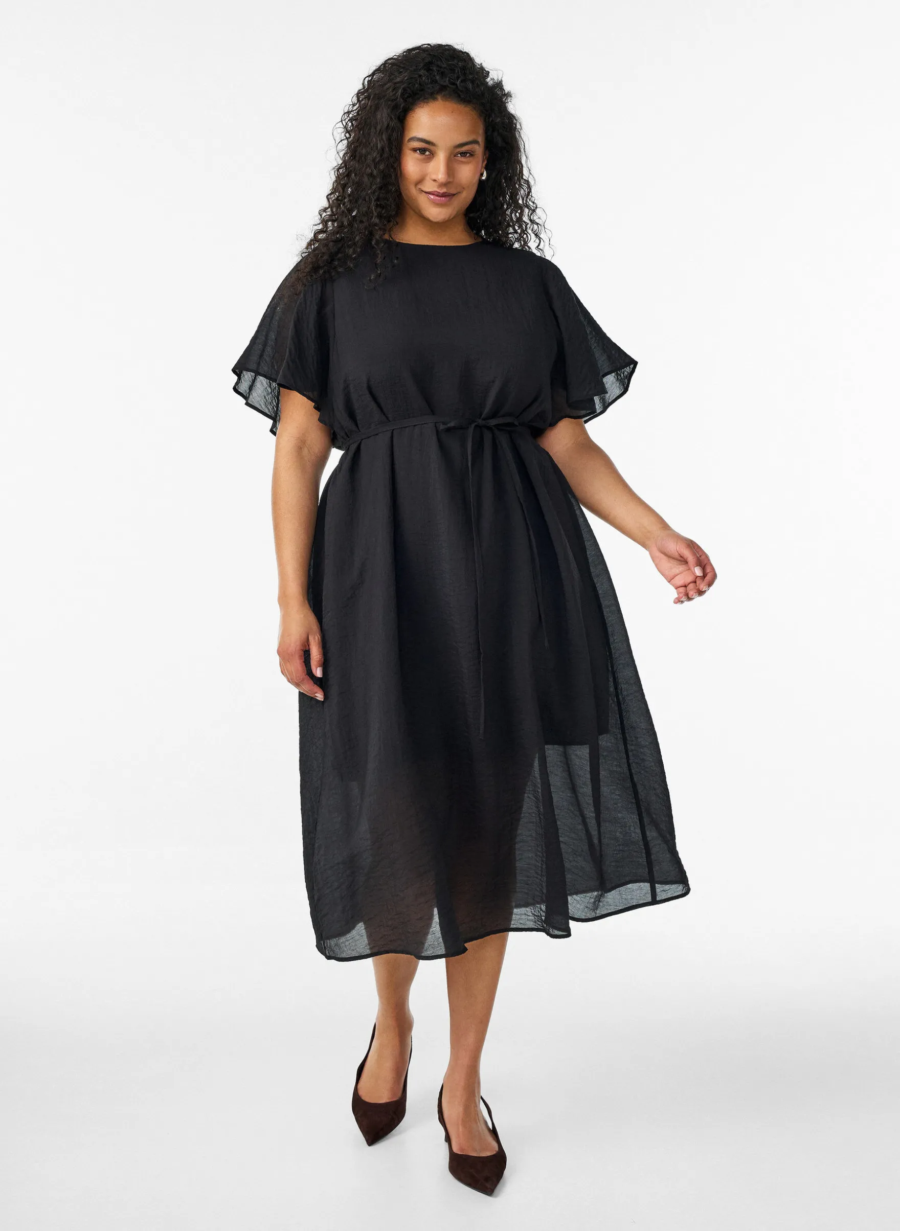 Knöchellanges Kleid mit Flügelärmeln und Bindegürtel