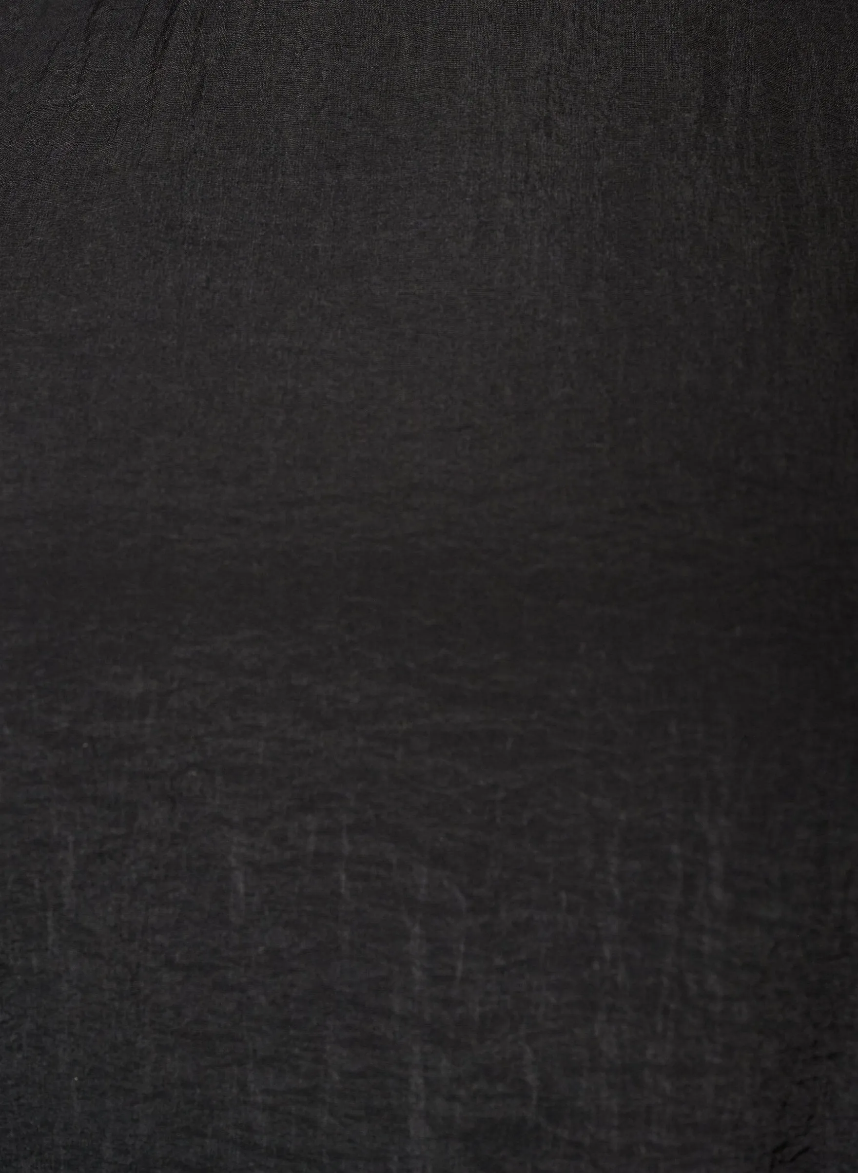 Knöchellanges Kleid mit Flügelärmeln und Bindegürtel