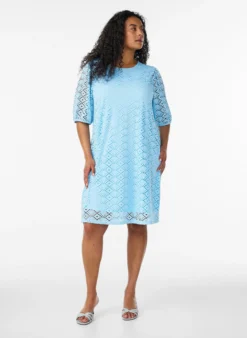 Knielanges Kleid mit Lochmuster und kurzen Ärmeln