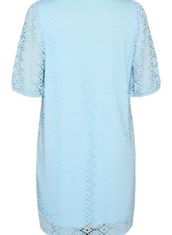 Knielanges Kleid mit Lochmuster und kurzen Ärmeln