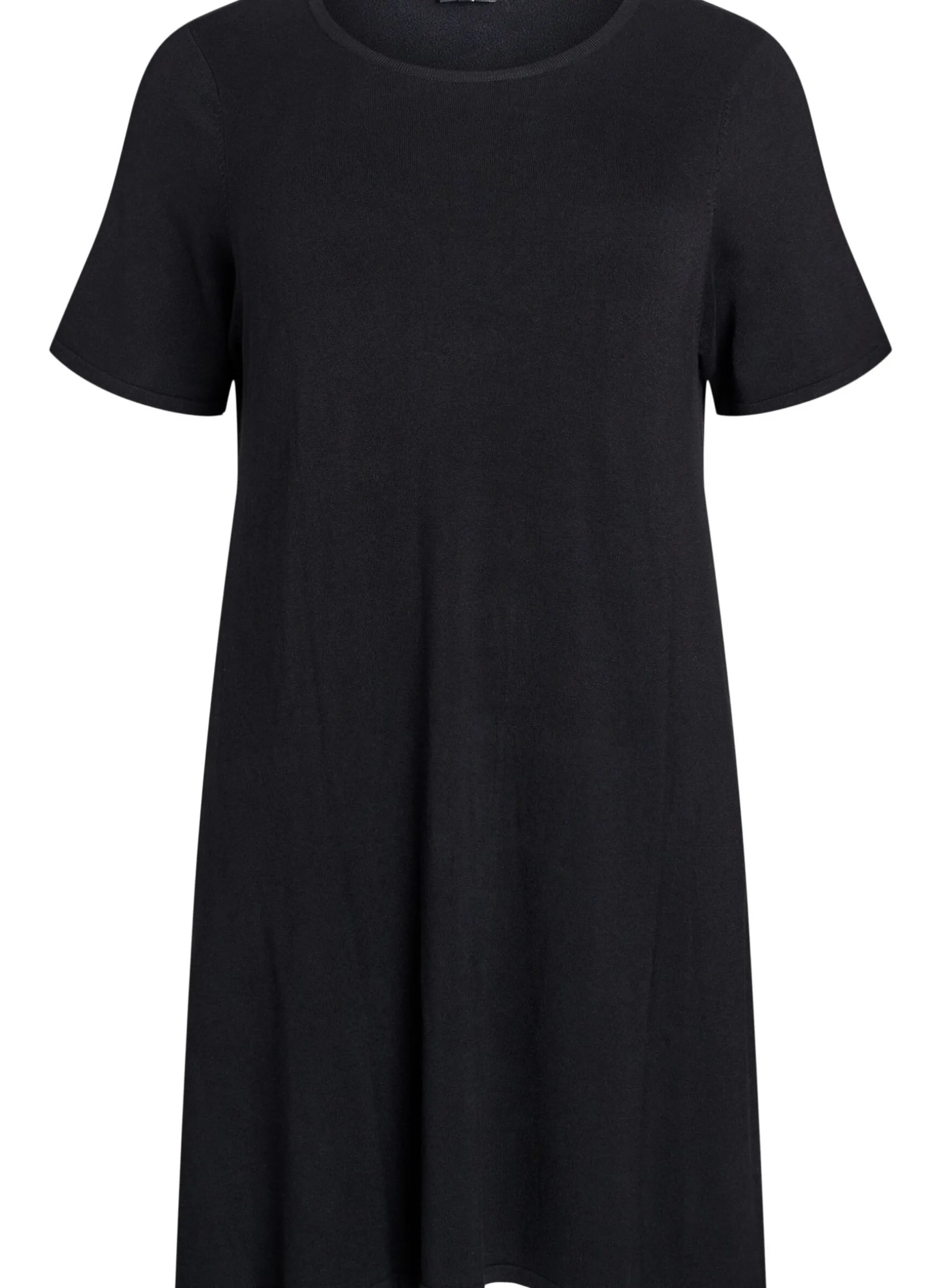 Knielanges Strickkleid mit kurzen Ärmeln.