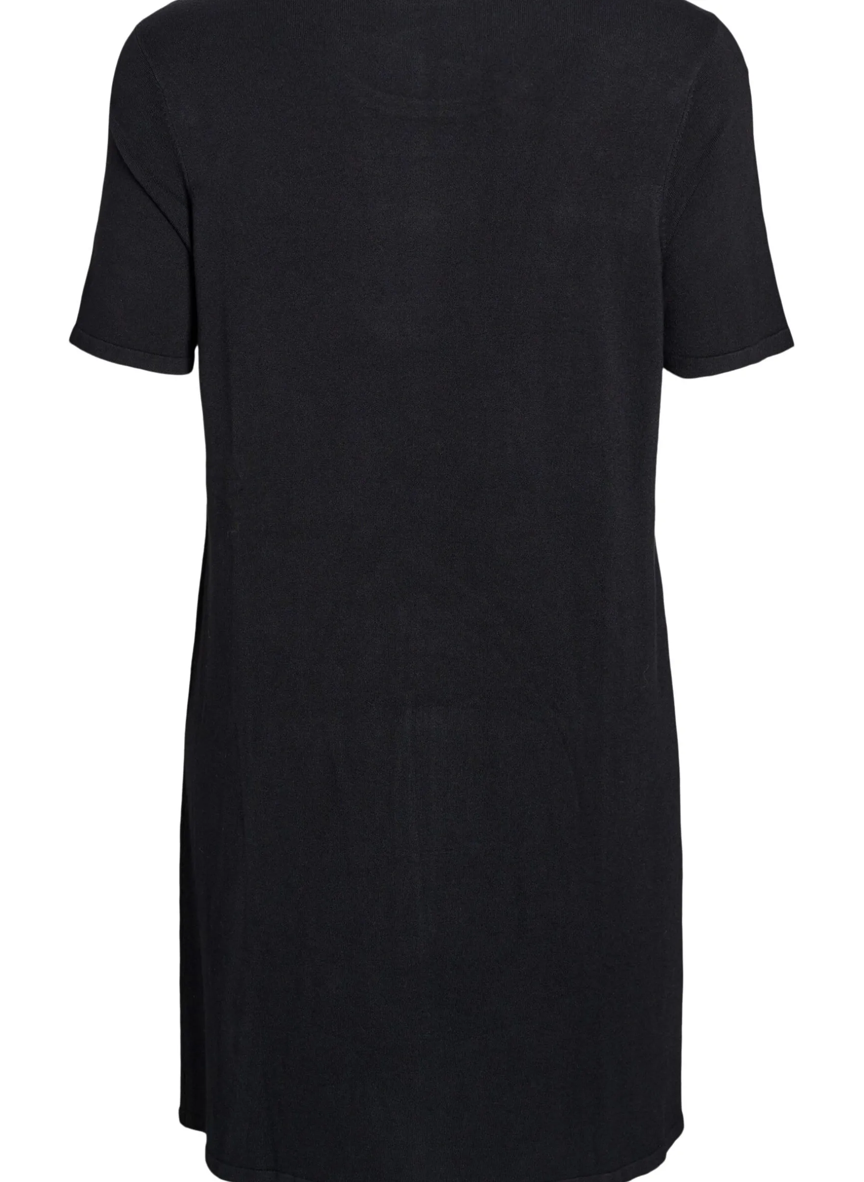 Knielanges Strickkleid mit kurzen Ärmeln.