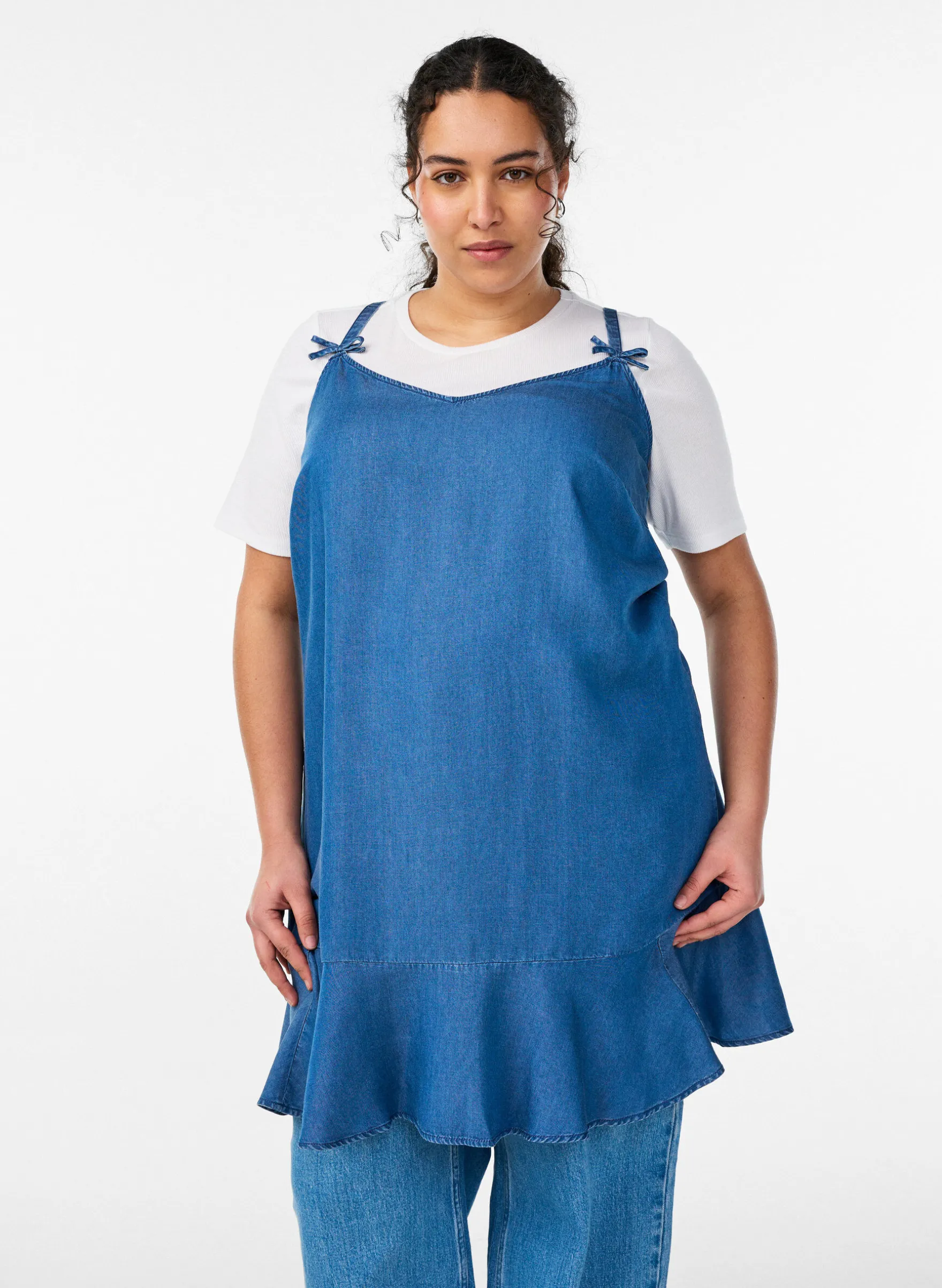 Knielanges Trägerkleid aus TENCEL™ Lyocell in Denim-Optik