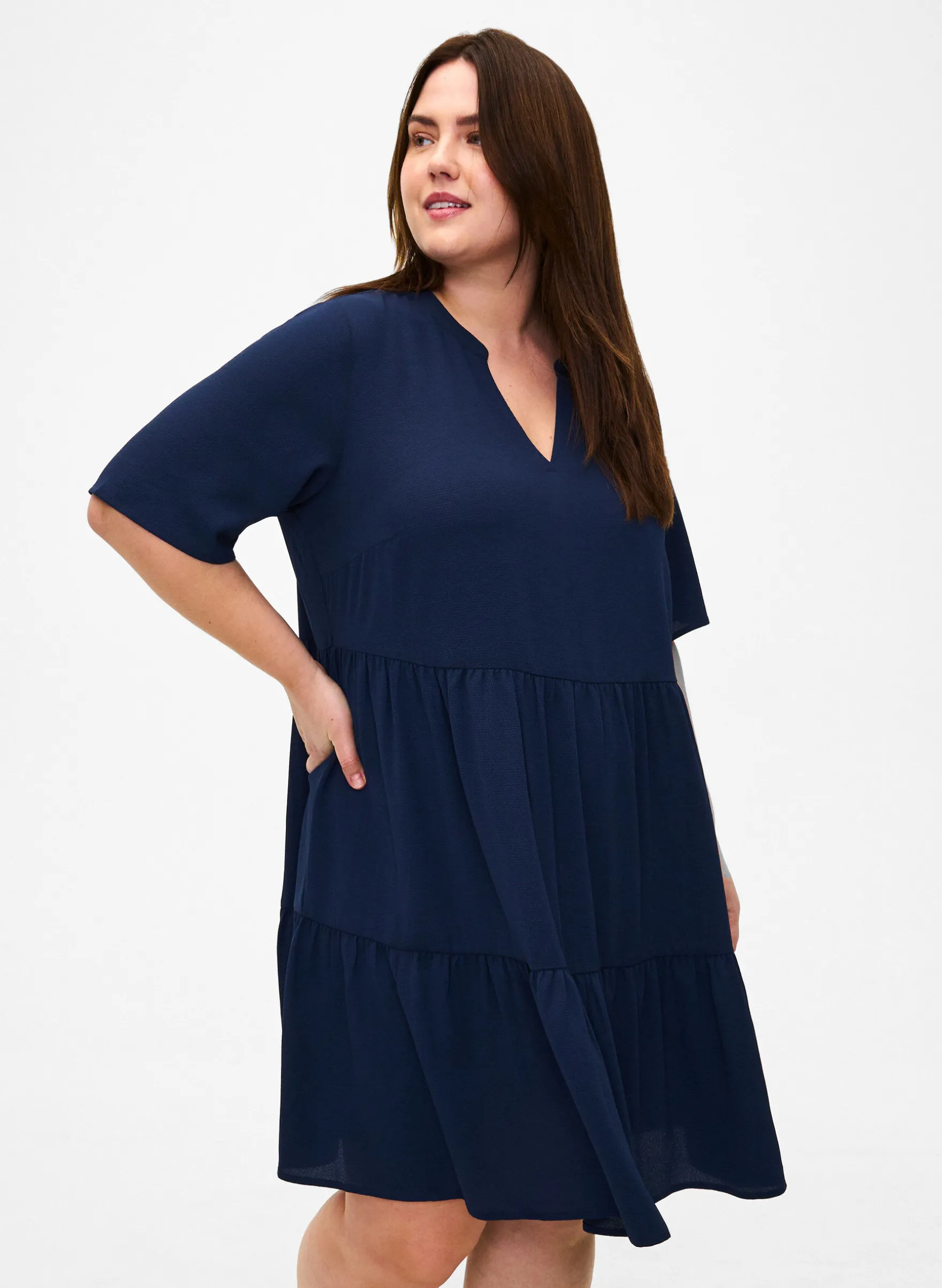 Kurzarmkleid in A-Linienform mit Schnittlinien