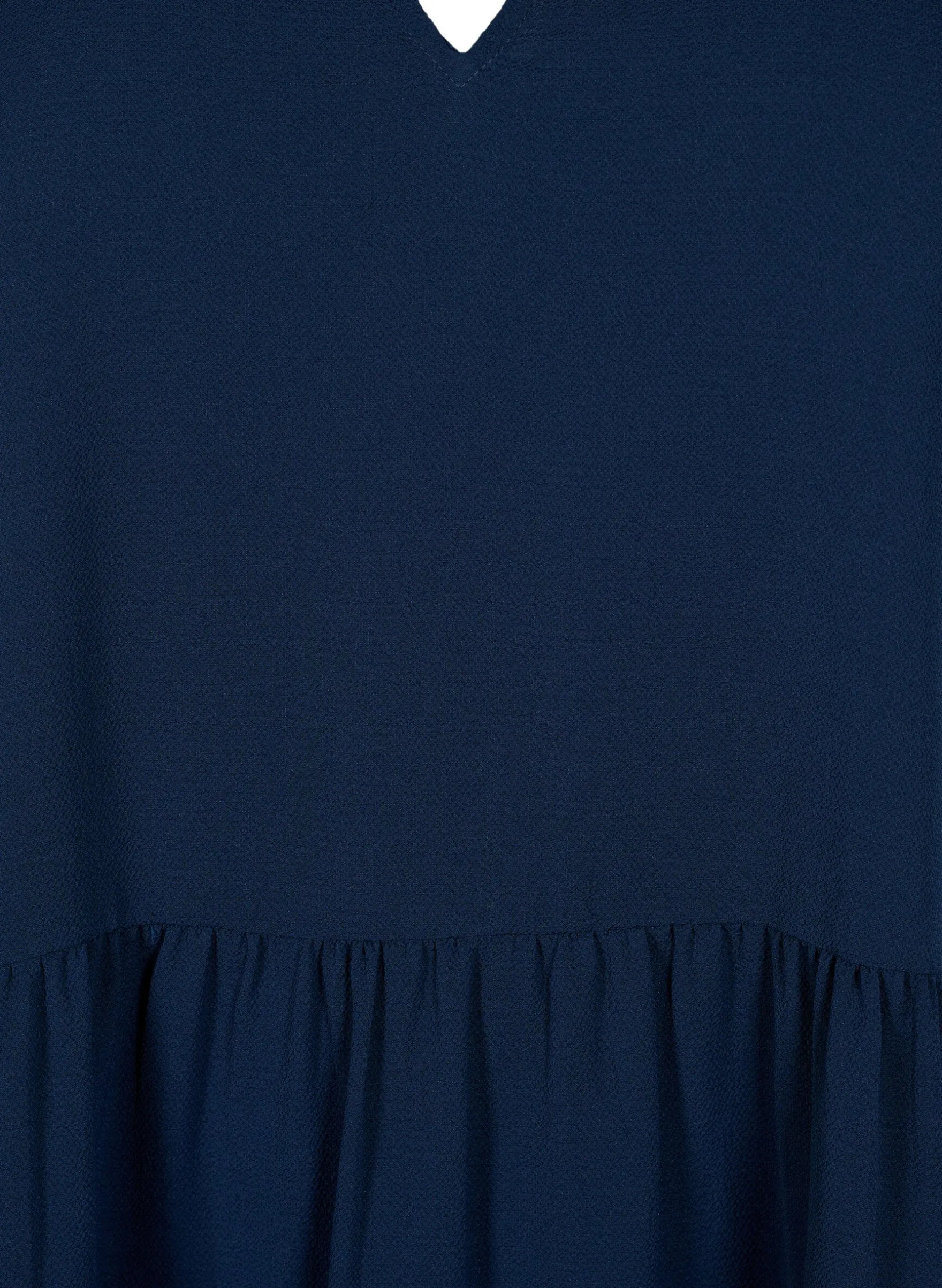 Kurzarmkleid in A-Linienform mit Schnittlinien