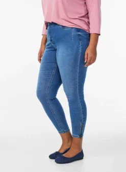 Kurze Amy Jeans mit Reißverschlussdetail.