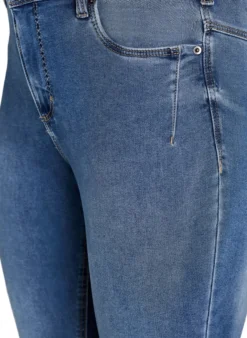 Kurze Amy Jeans mit Reißverschlussdetail.