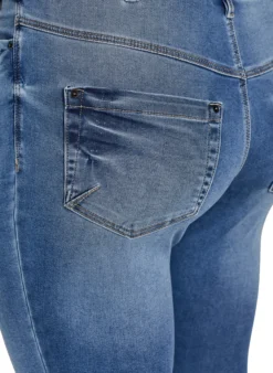 Kurze Amy Jeans mit Reißverschlussdetail.