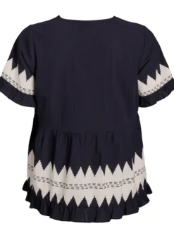 Kurze Bluse mit Rüschen und Grafikmuster
