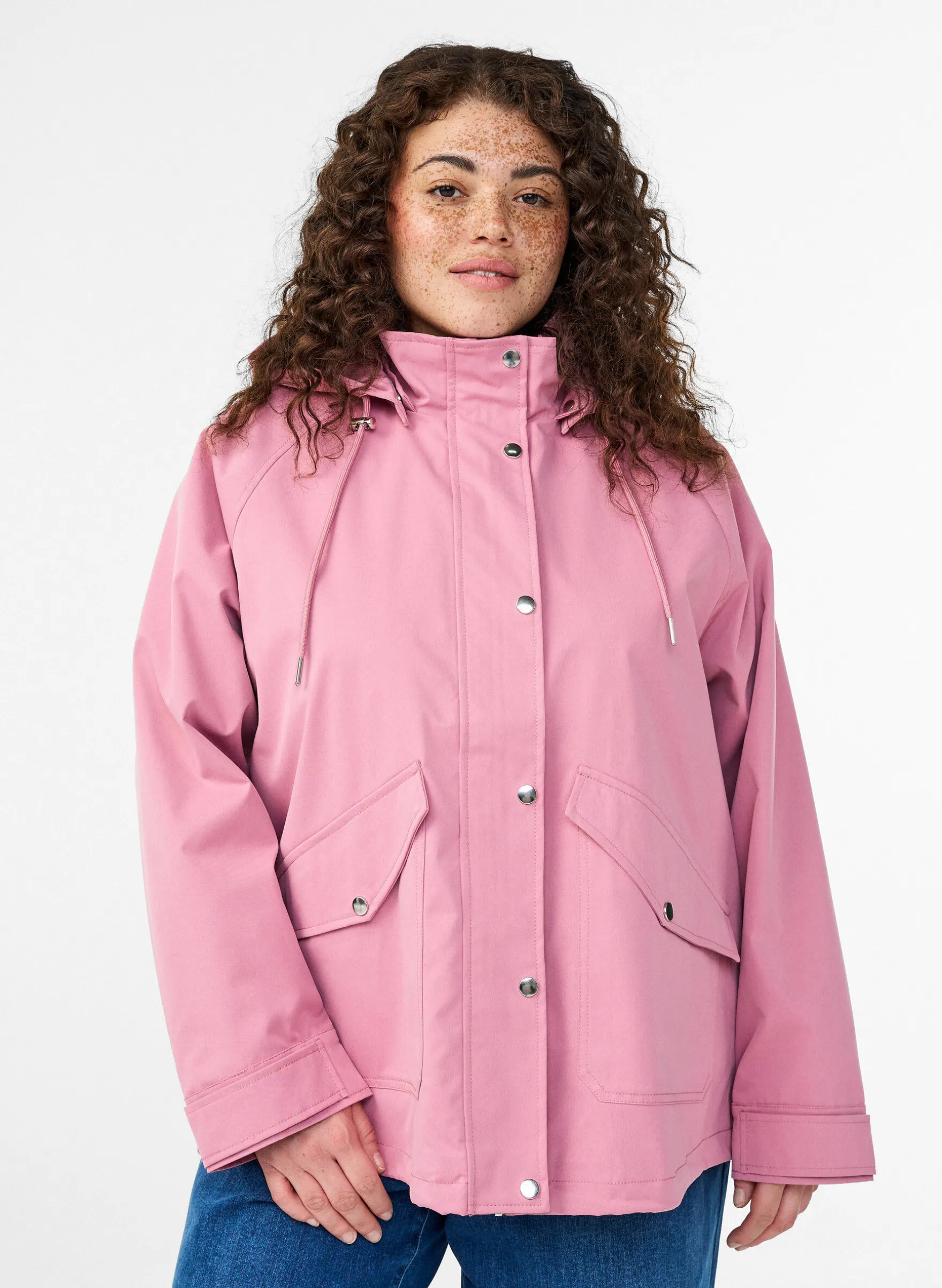 Kurze Frühlingsjacke mit abnehmbarer Kapuze