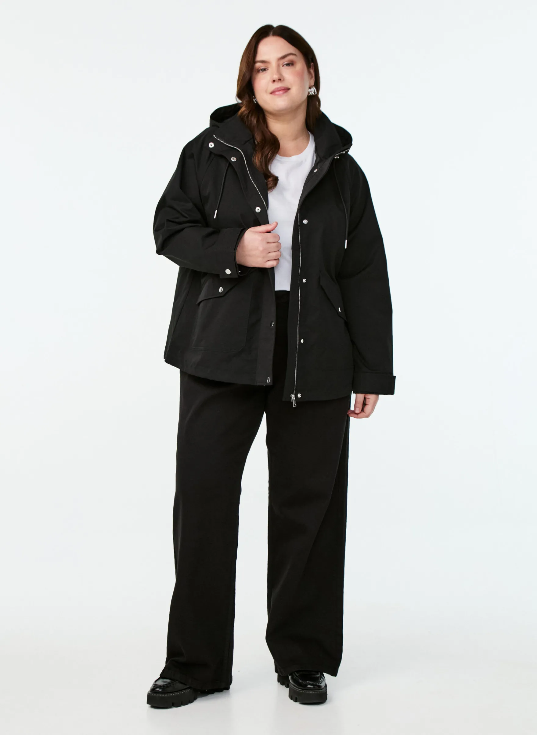 Kurze Frühlingsjacke mit abnehmbarer Kapuze