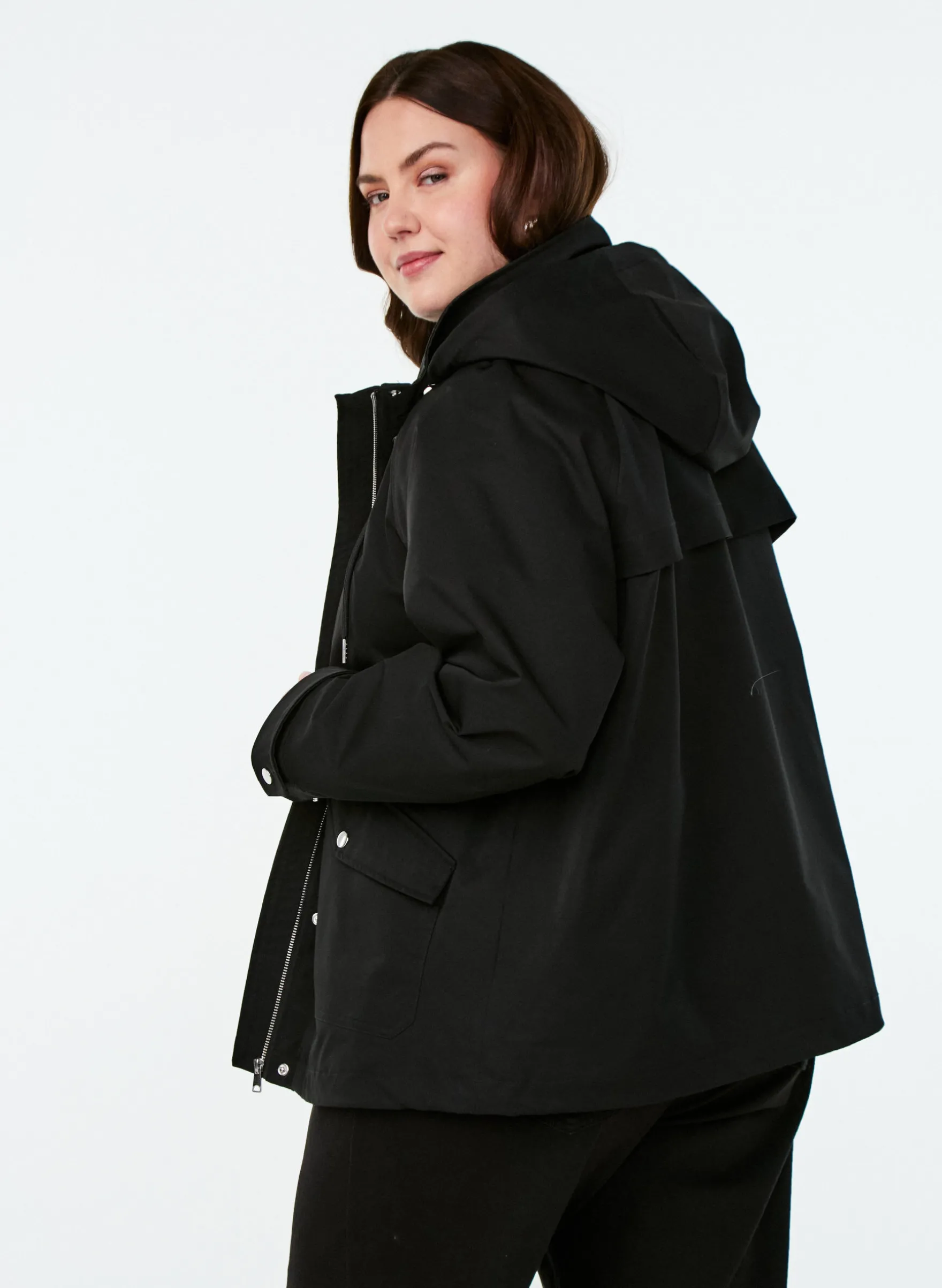 Kurze Frühlingsjacke mit abnehmbarer Kapuze