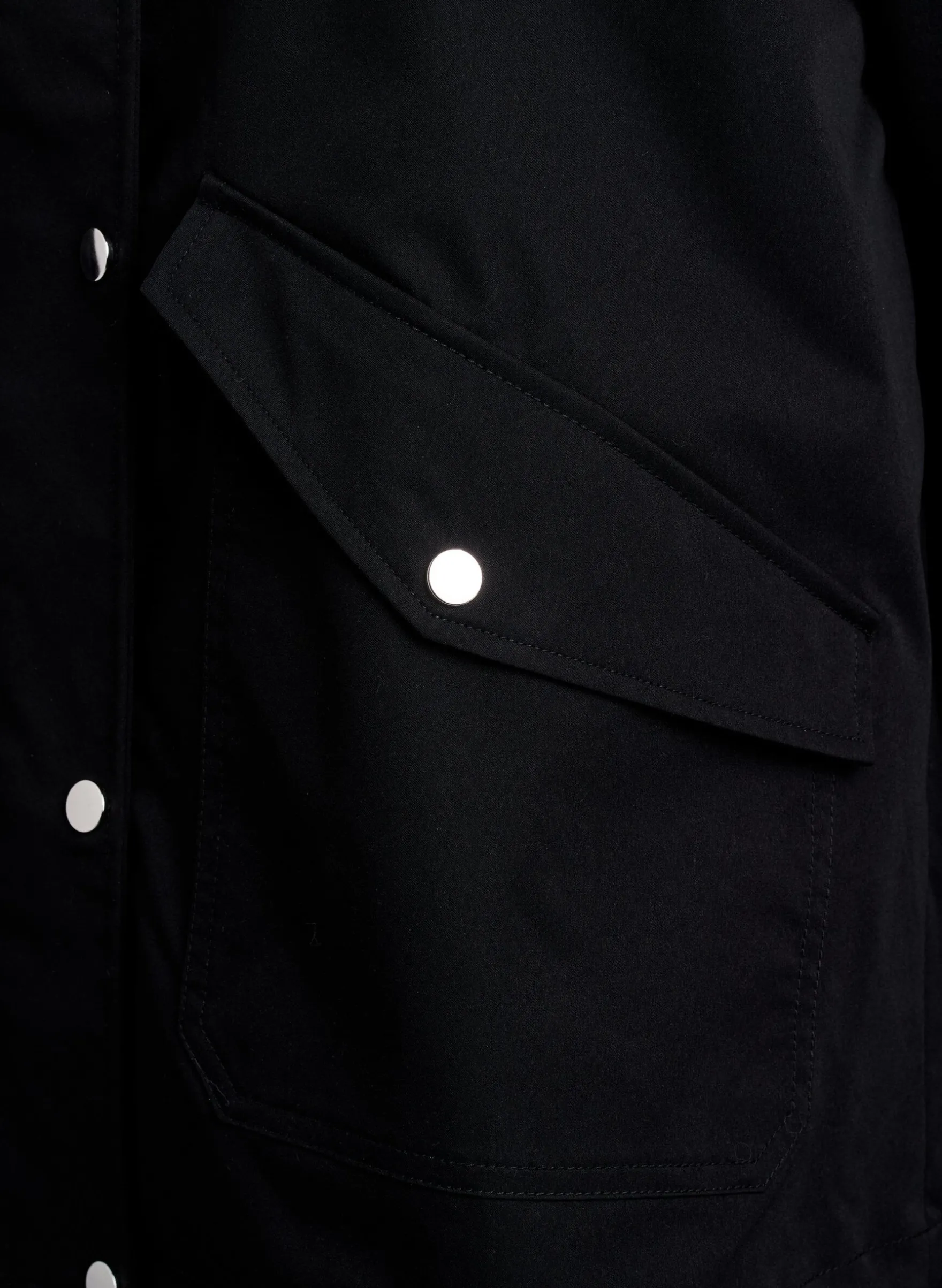 Kurze Frühlingsjacke mit abnehmbarer Kapuze