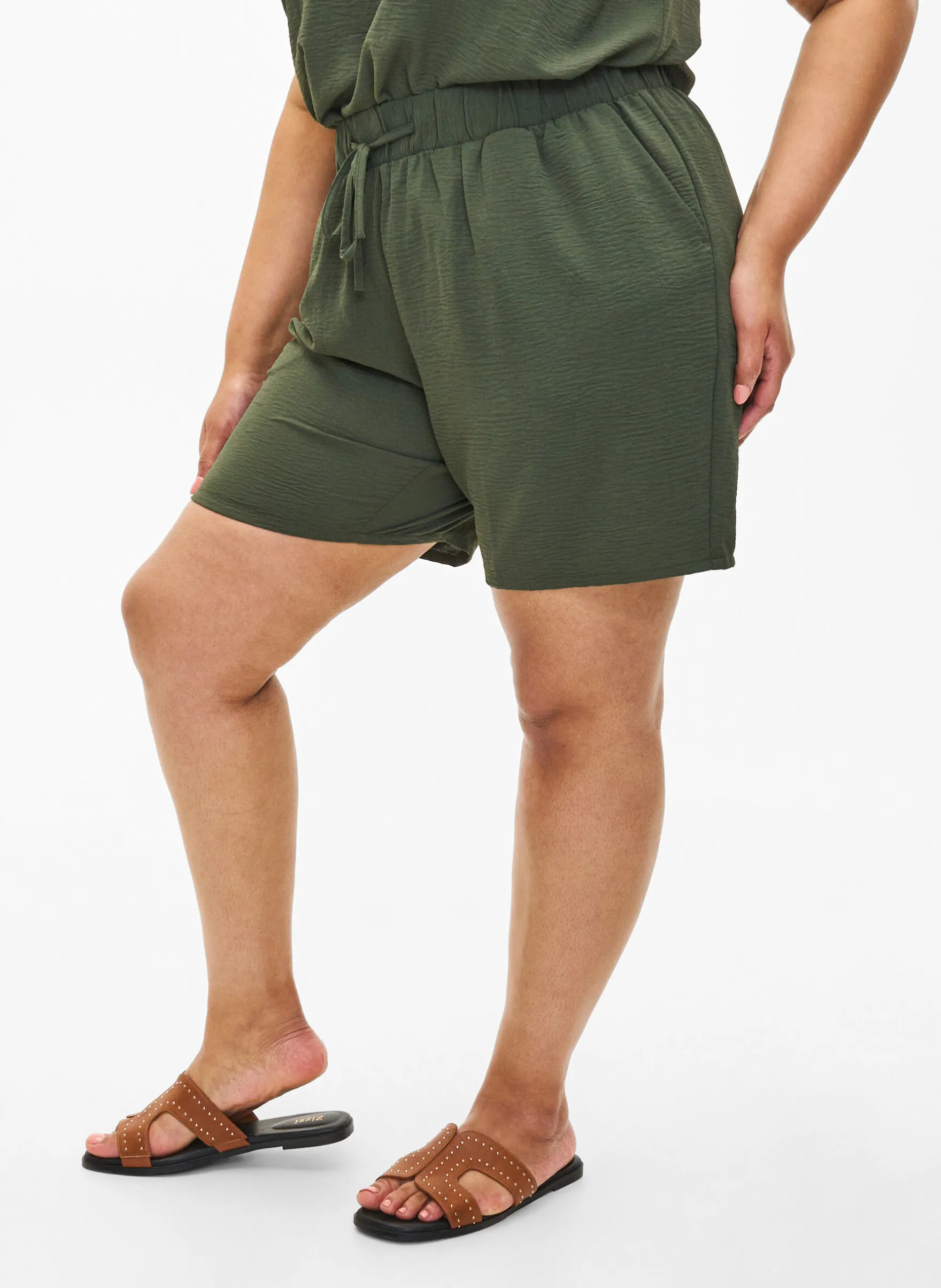 Kurze Hose mit Taschen und elastischem Bund