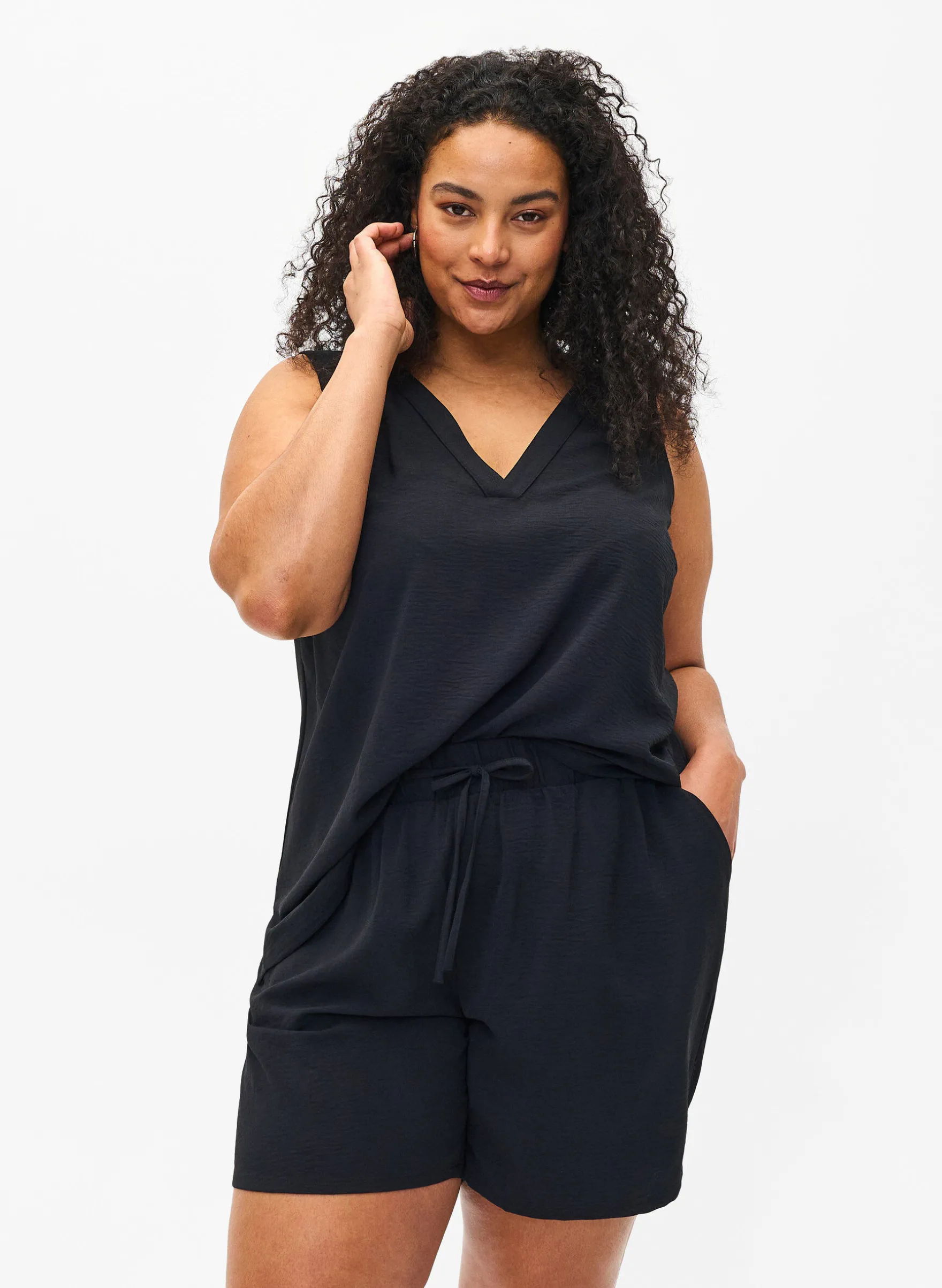 Kurze Hose mit Taschen und elastischem Bund
