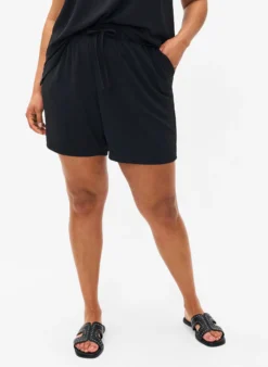 Kurze Hose mit Taschen und elastischem Bund