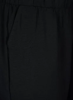 Kurze Hose mit Taschen und elastischem Bund