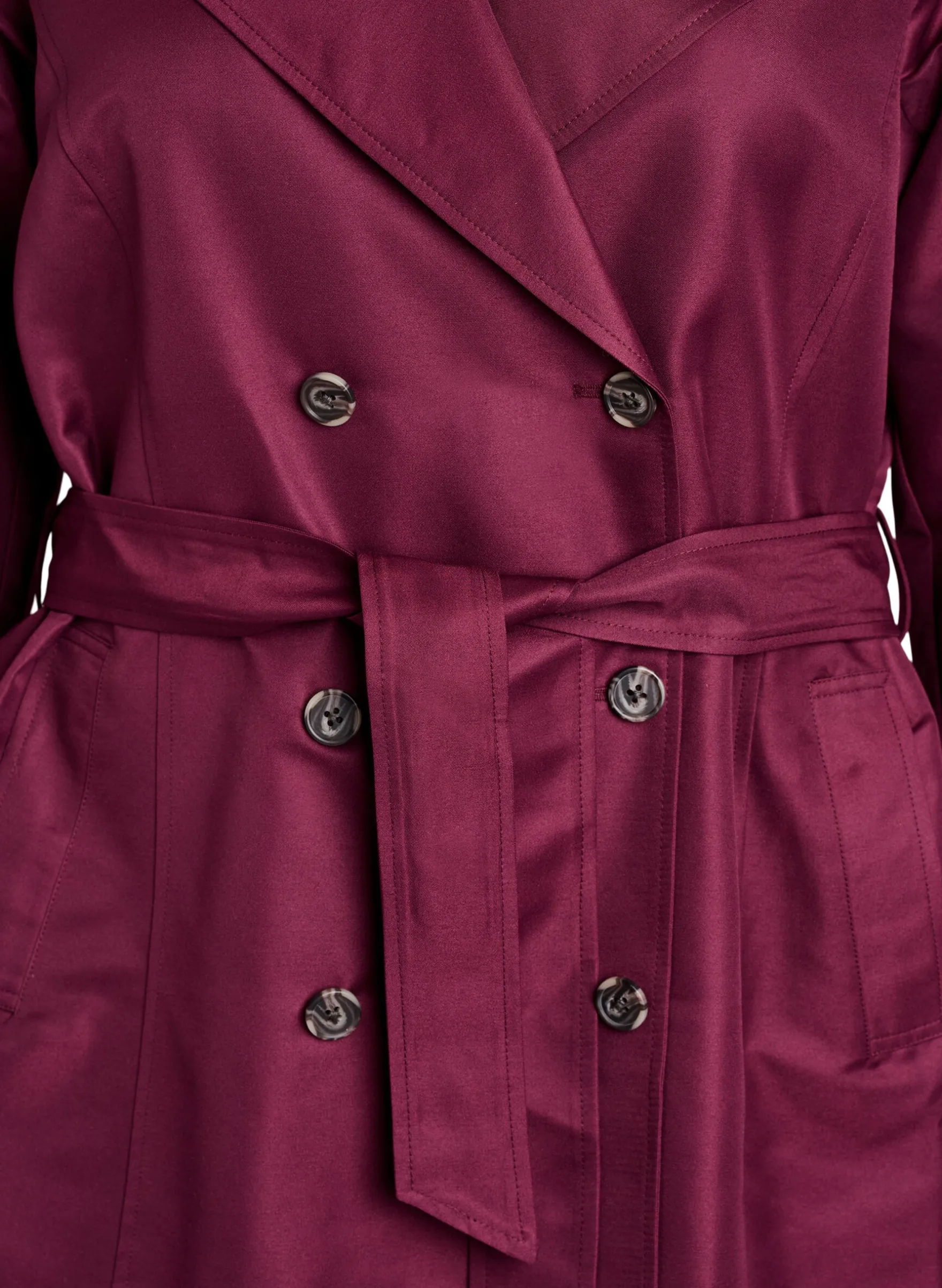 Kurzer Trenchcoat mit Gürtel