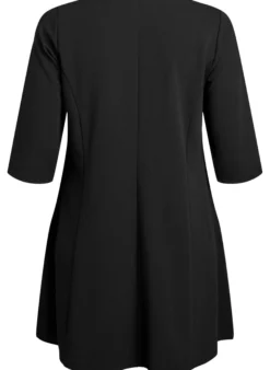 Kurzes A-Linien-Jerseykleid mit 3/4-Ärmeln