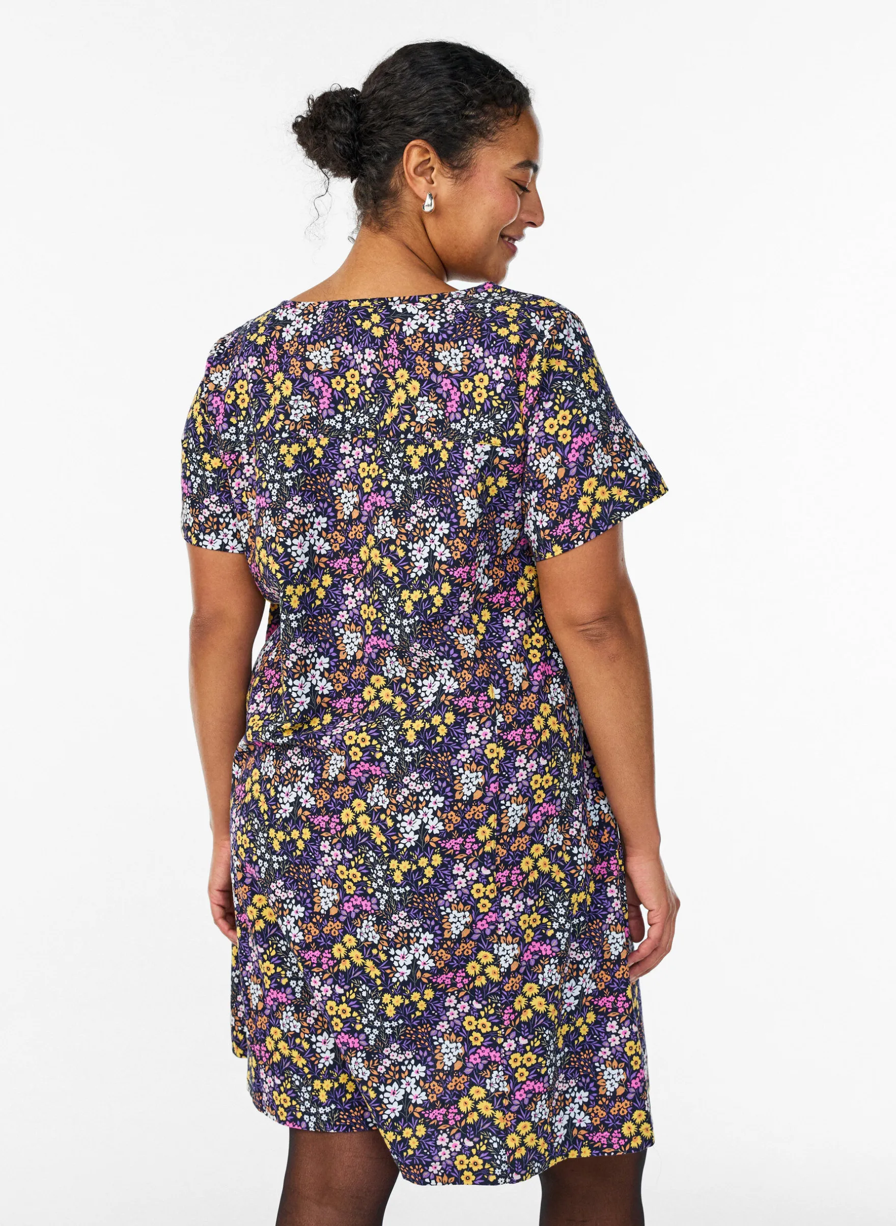 Kurzes A-Linien-Kleid mit floralem Print