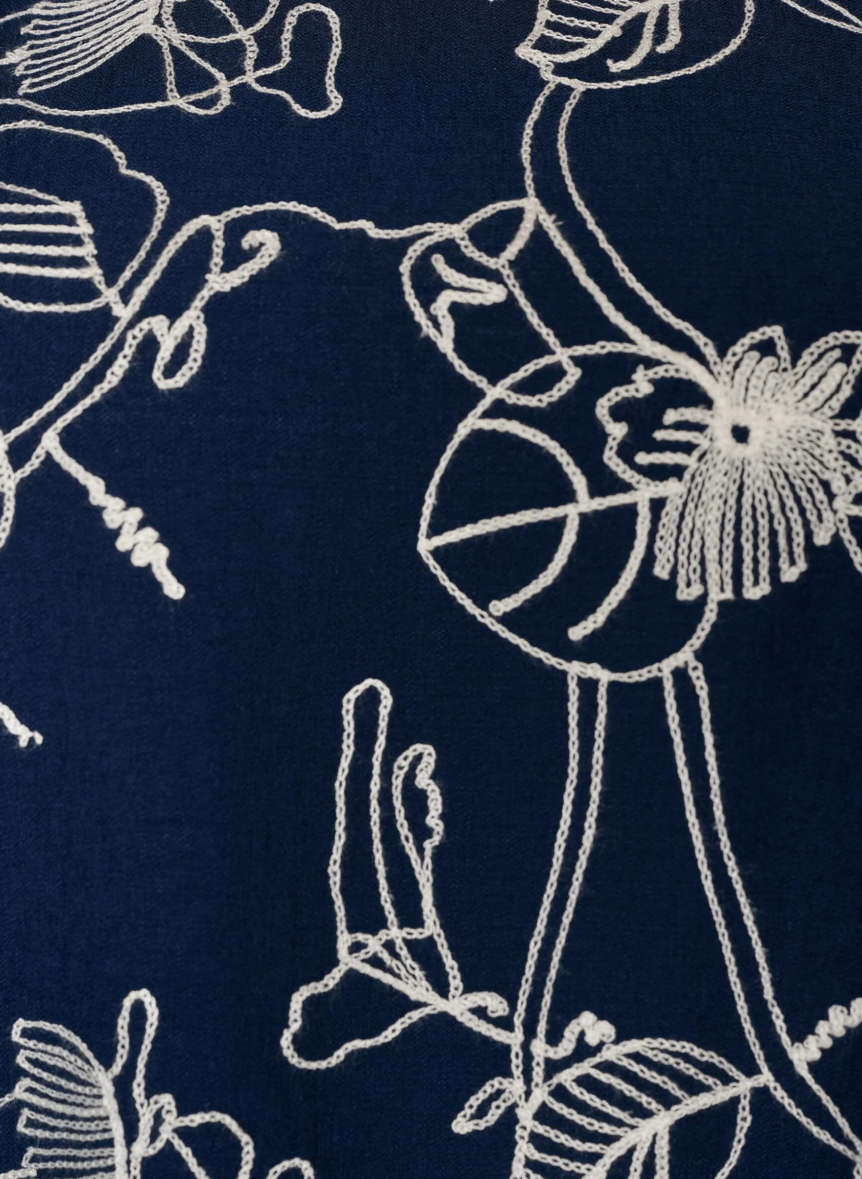 Kurzes A-Linienkleid mit Stickmuster