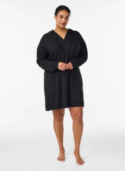 Kurzes Hoodie-Kleid mit Kängurutasche