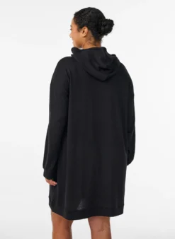 Kurzes Hoodie-Kleid mit Kängurutasche