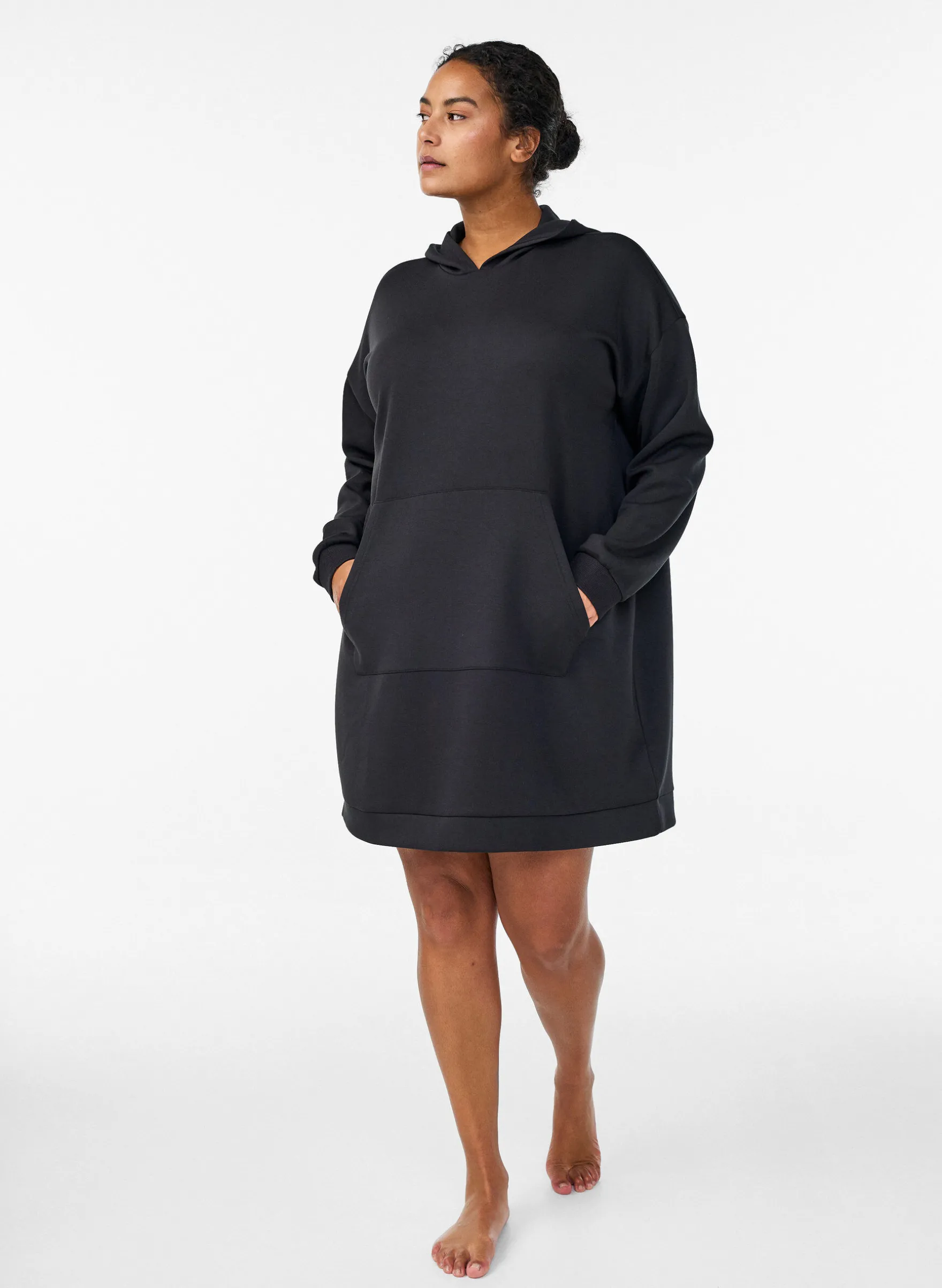 Kurzes Hoodiekleid mit Kängurutasche