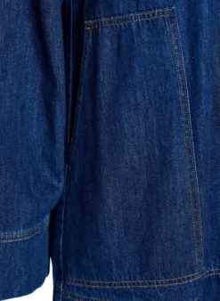 Kurzes Jeanskleid mit Kragen und Knopfleiste