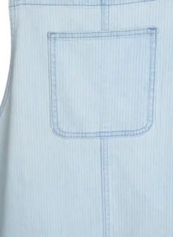 Kurzes Jeans-Latzkleid aus gestreifter Baumwolle