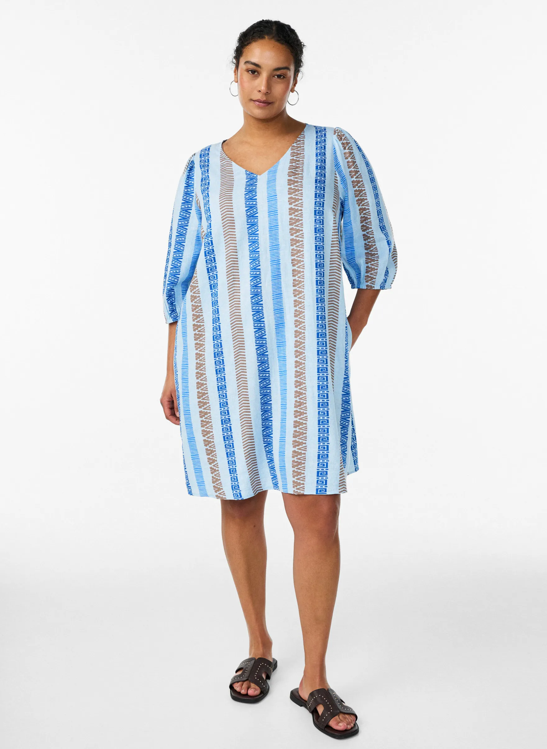 Kurzes Kleid aus Leinen und Viskose mit 3/4-Ärmeln