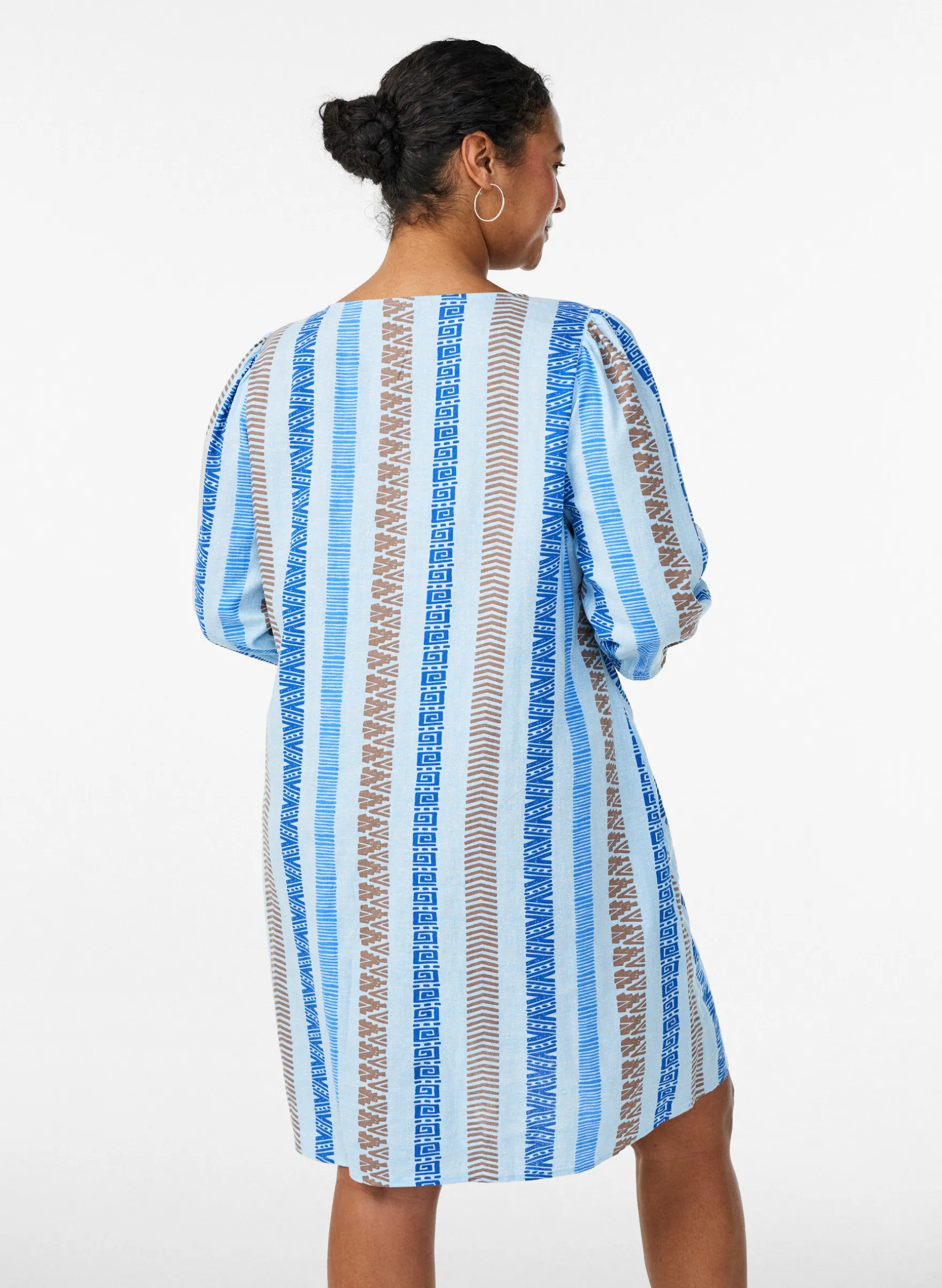 Kurzes Kleid aus Leinen und Viskose mit 3/4-Ärmeln