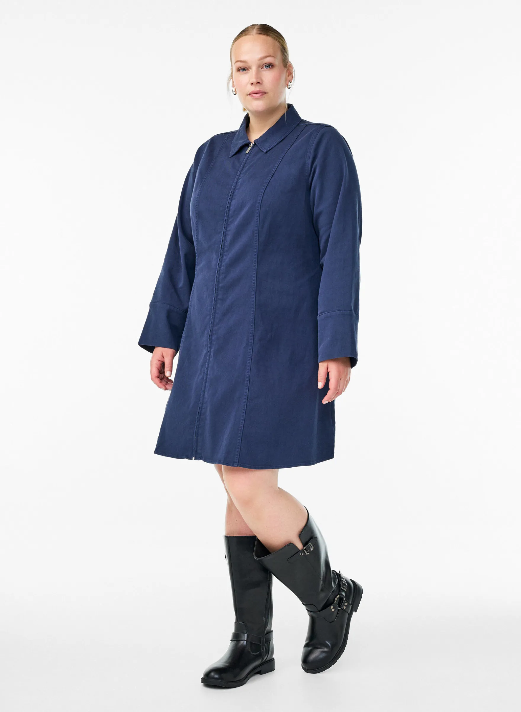Kurzes Kleid aus Twill mit Reißverschluss