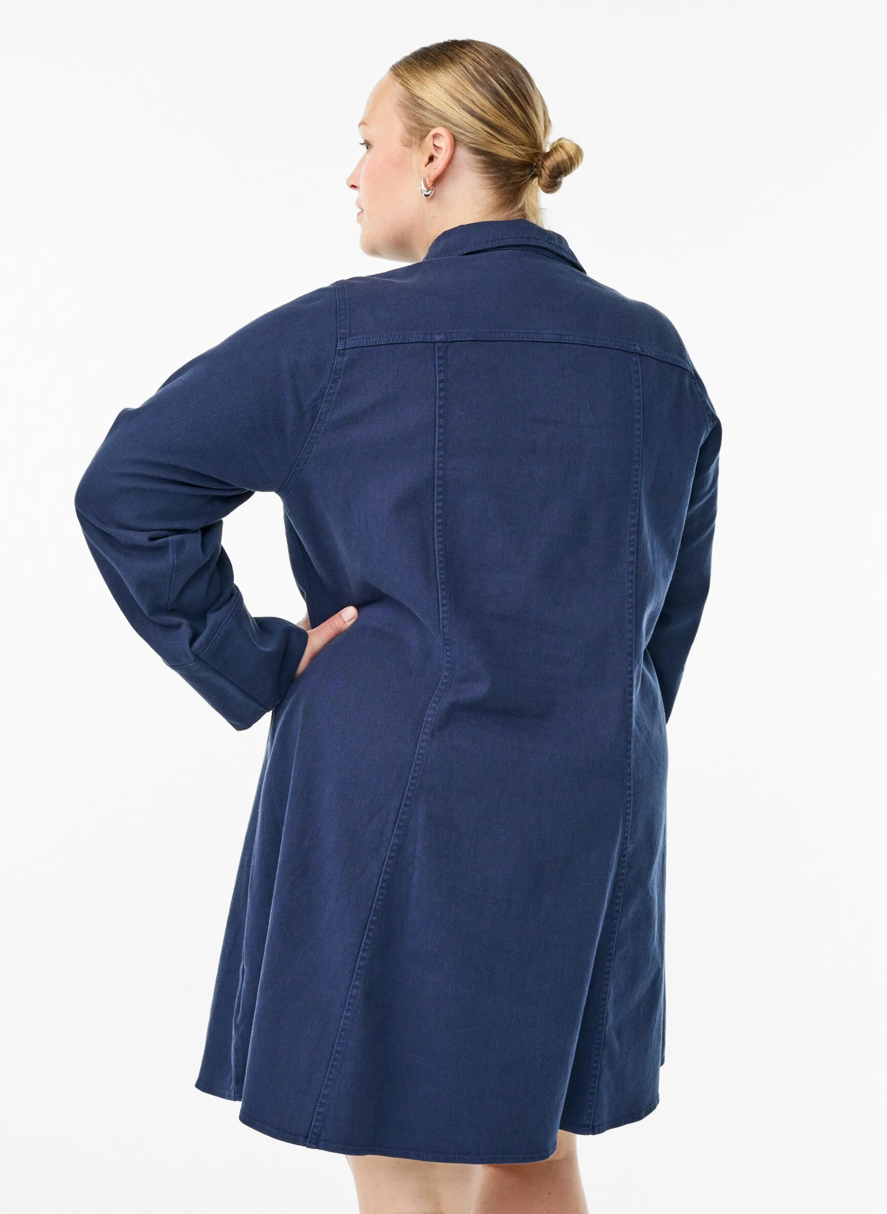 Kurzes Kleid aus Twill mit Reißverschluss