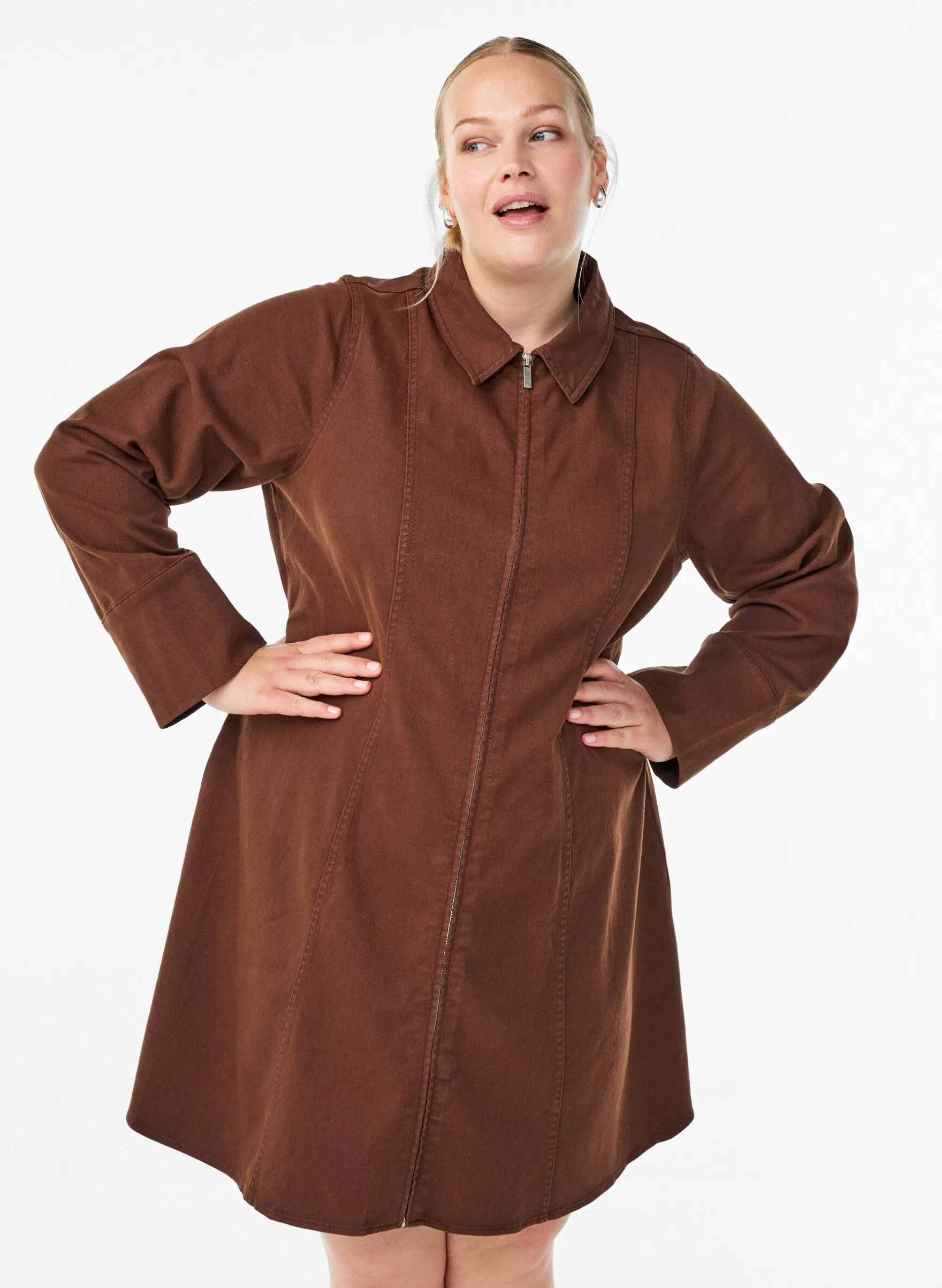 Kurzes Kleid aus Twill mit Reißverschluss