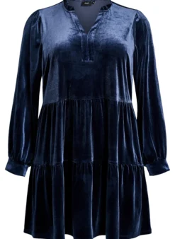 Kurzes Kleid aus Velours mit Rüschenkragen und langen Ärmeln
