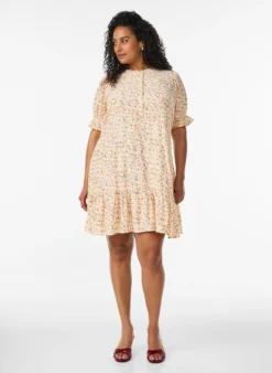 Kurzes Kleid aus Viskose mit Rüschendetails