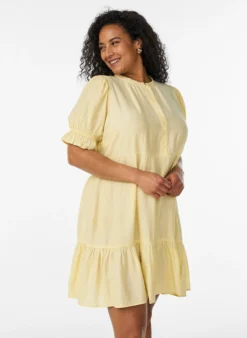 Kurzes Kleid aus Viskose mit Rüschendetails